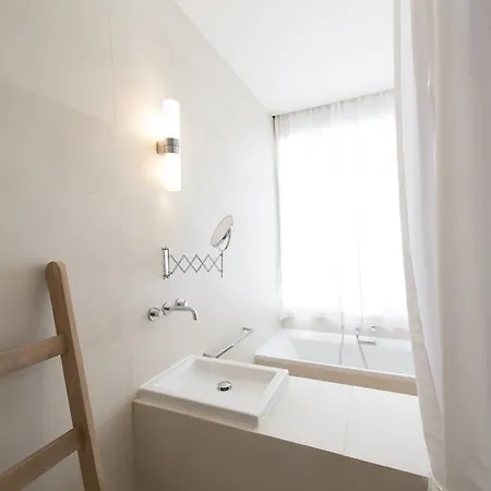 Apartament Veeve - Sunshine Loft In Montmartre *